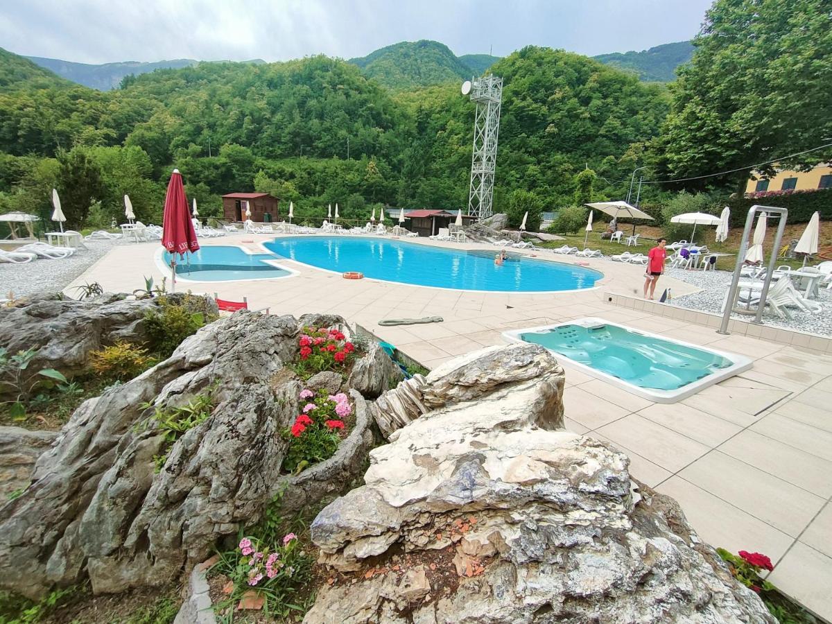 Hotel Palazzo Del Doma - Lake Vagli Vagli di Sotto Exteriör bild