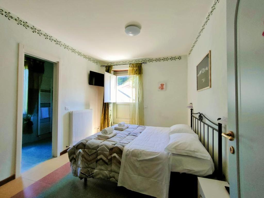 Hotel Palazzo Del Doma - Lake Vagli Vagli di Sotto Exteriör bild